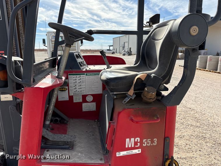 image for item EU4756 2015 Moffett M5501 forklift