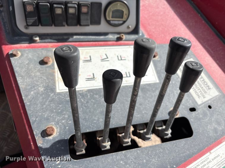 image for item EU4756 2015 Moffett M5501 forklift