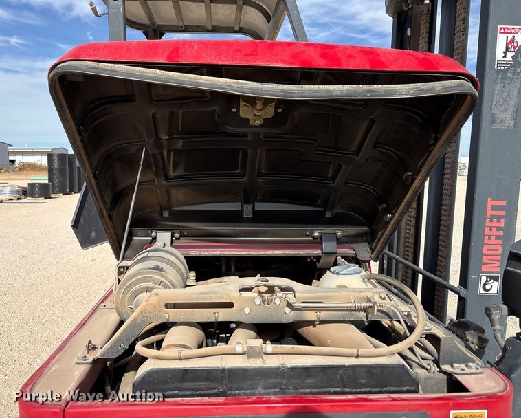 image for item EU4756 2015 Moffett M5501 forklift