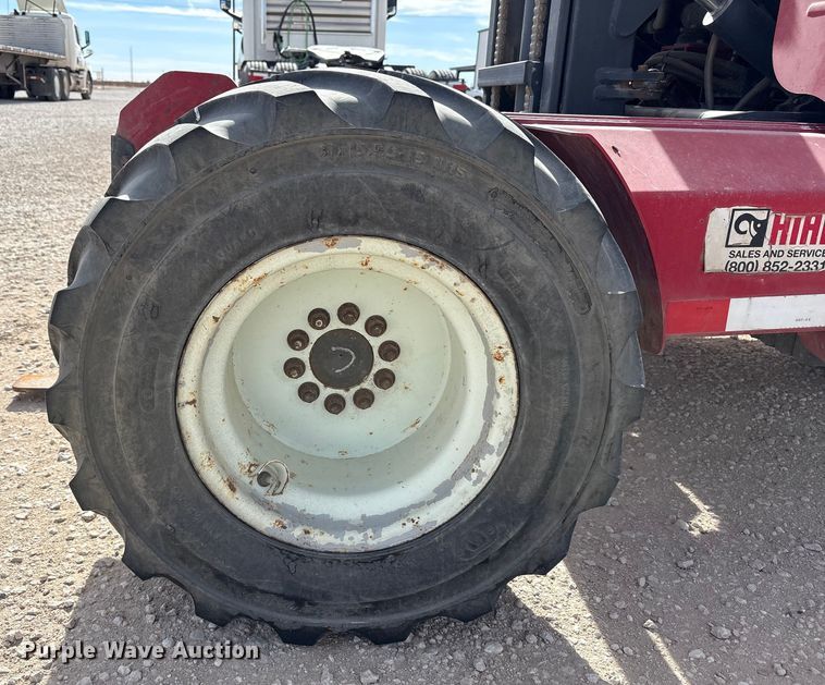 image for item EU4756 2015 Moffett M5501 forklift