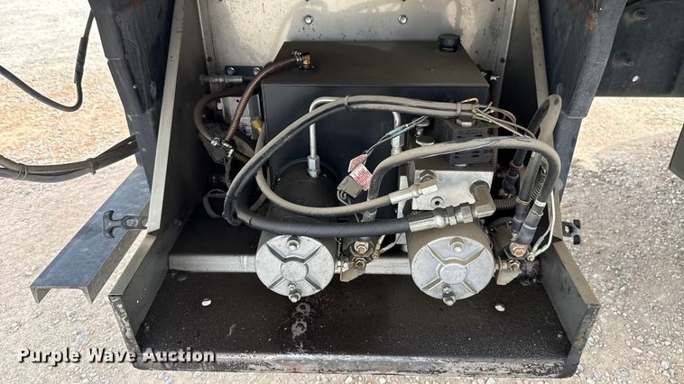 image for item EU5189 2017 Freightliner Business Class M2 box truck