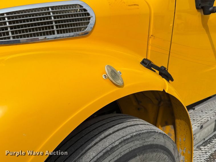 image for item EU5189 2017 Freightliner Business Class M2 box truck