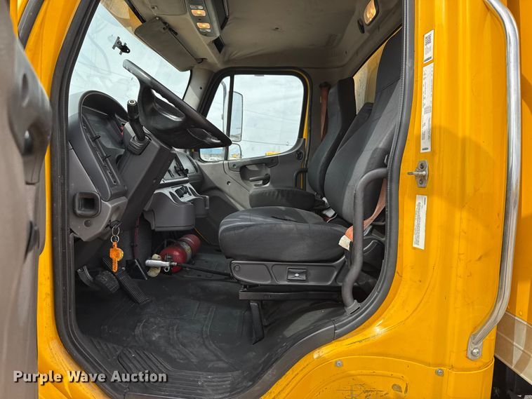 image for item EU5189 2017 Freightliner Business Class M2 box truck