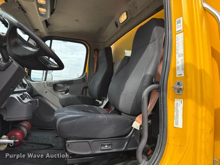 image for item EU5189 2017 Freightliner Business Class M2 box truck