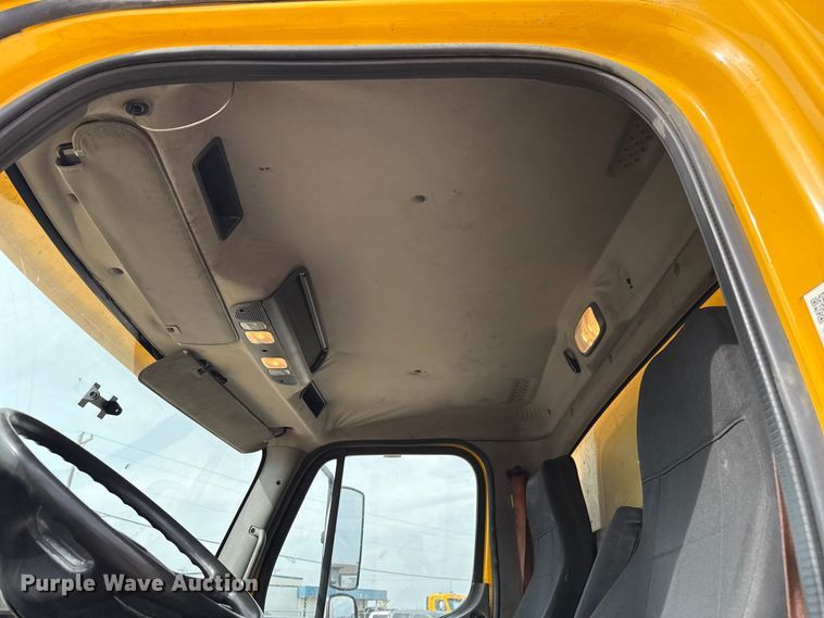 image for item EU5189 2017 Freightliner Business Class M2 box truck