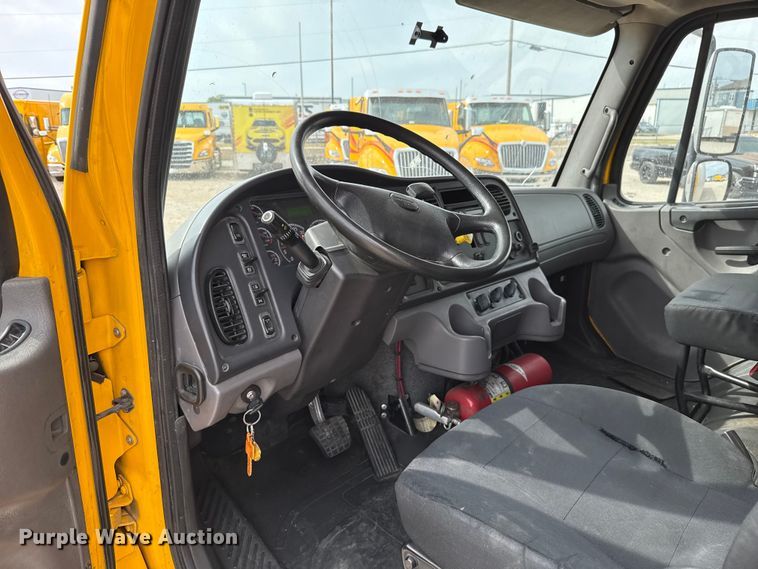 image for item EU5189 2017 Freightliner Business Class M2 box truck