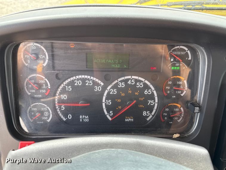 image for item EU5189 2017 Freightliner Business Class M2 box truck