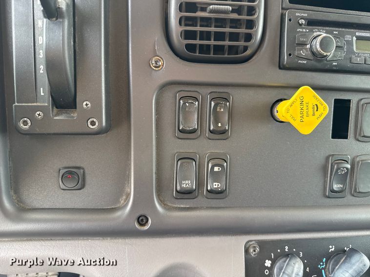 image for item EU5189 2017 Freightliner Business Class M2 box truck