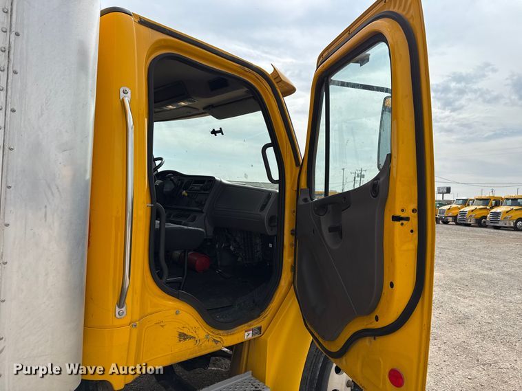 image for item EU5189 2017 Freightliner Business Class M2 box truck