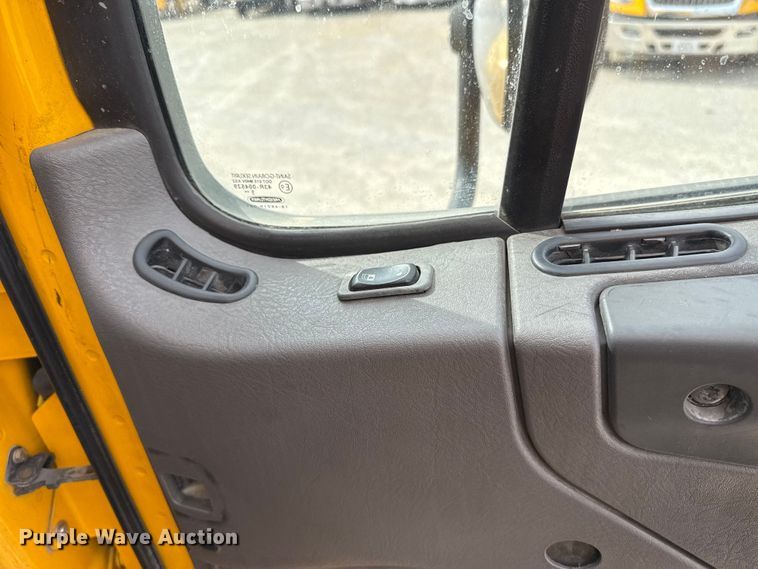 image for item EU5189 2017 Freightliner Business Class M2 box truck