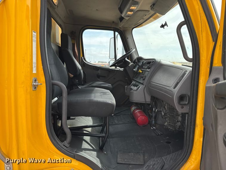 image for item EU5189 2017 Freightliner Business Class M2 box truck