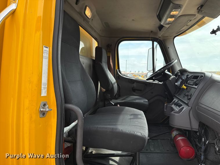 image for item EU5189 2017 Freightliner Business Class M2 box truck