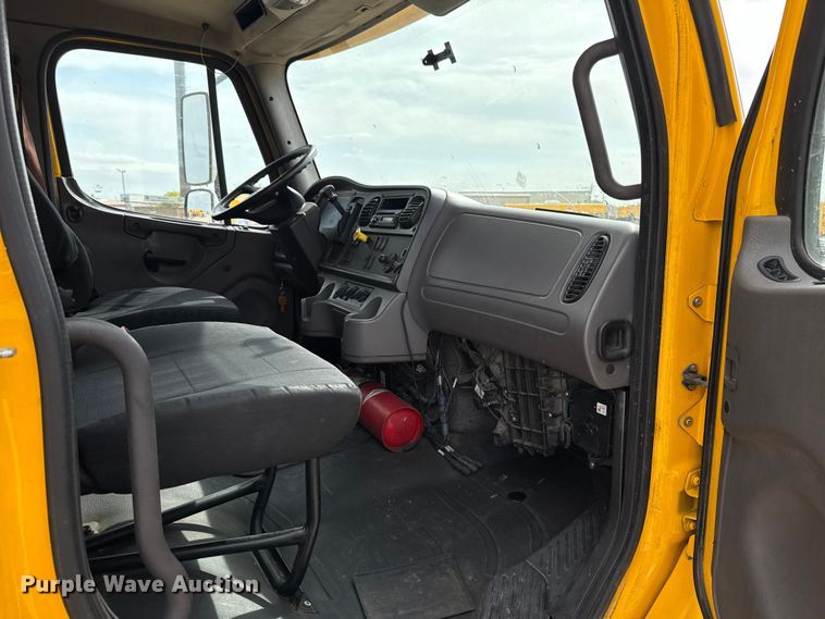 image for item EU5189 2017 Freightliner Business Class M2 box truck