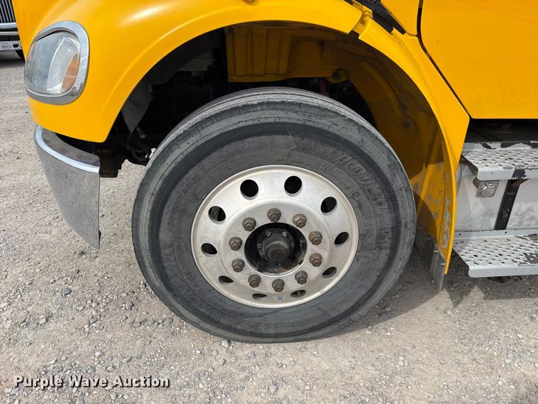 image for item EU5189 2017 Freightliner Business Class M2 box truck