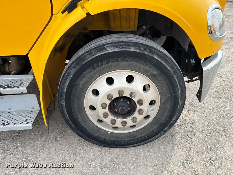 image for item EU5189 2017 Freightliner Business Class M2 box truck