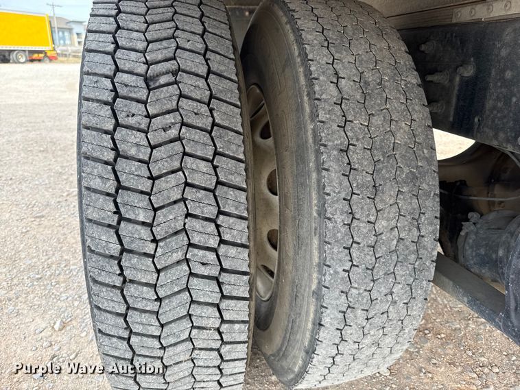 image for item EU5189 2017 Freightliner Business Class M2 box truck