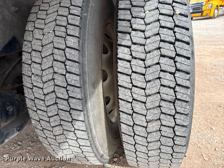 image for item EU5189 2017 Freightliner Business Class M2 box truck