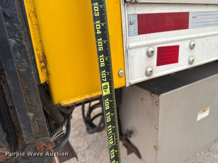 image for item EU5190 2017 Freightliner Business Class M2 box truck