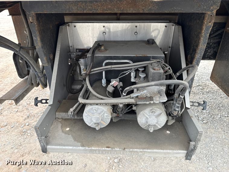 image for item EU5190 2017 Freightliner Business Class M2 box truck