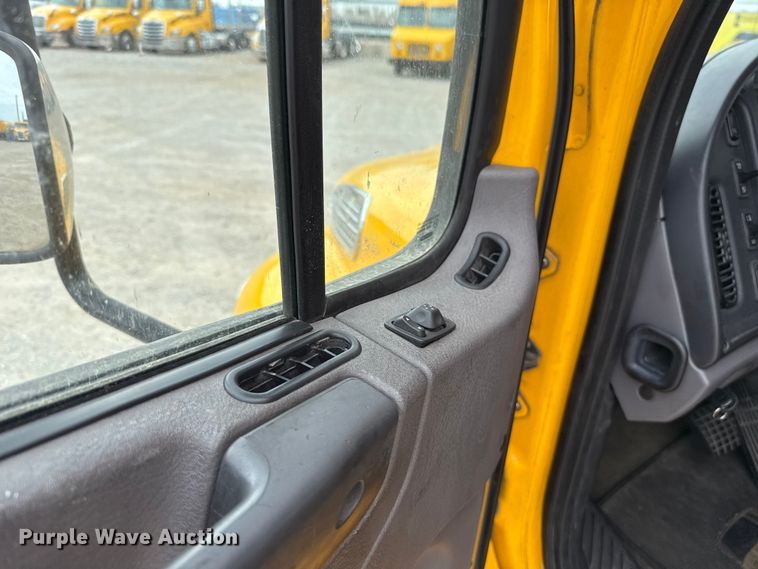 image for item EU5190 2017 Freightliner Business Class M2 box truck