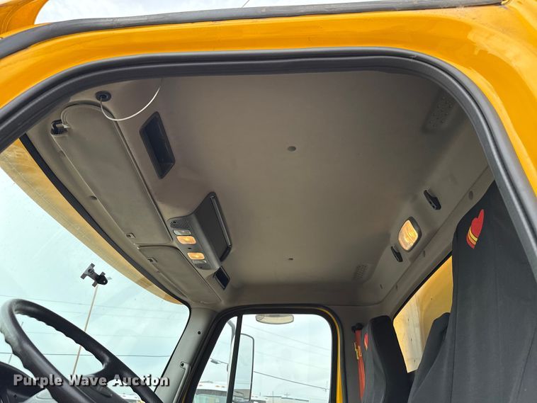 image for item EU5190 2017 Freightliner Business Class M2 box truck