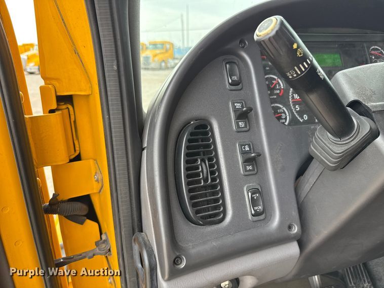 image for item EU5190 2017 Freightliner Business Class M2 box truck