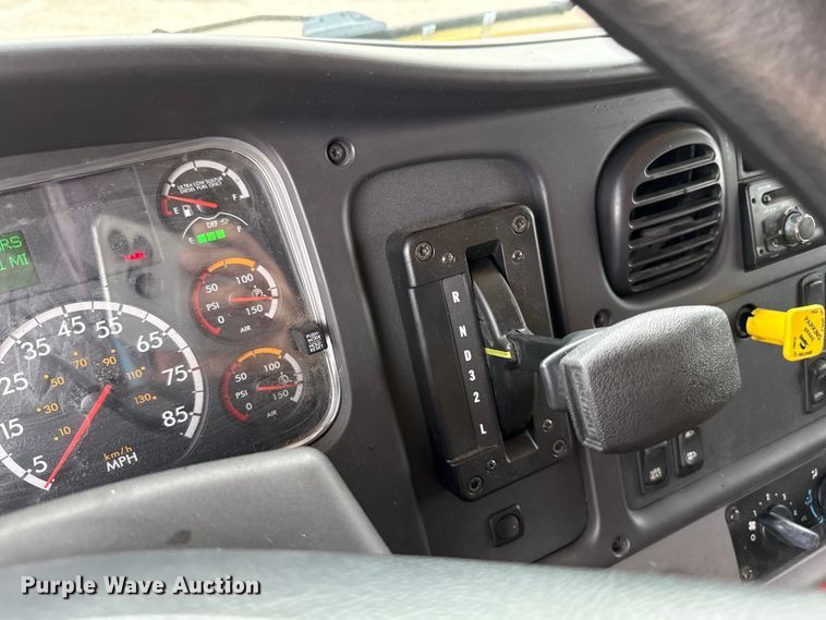 image for item EU5190 2017 Freightliner Business Class M2 box truck