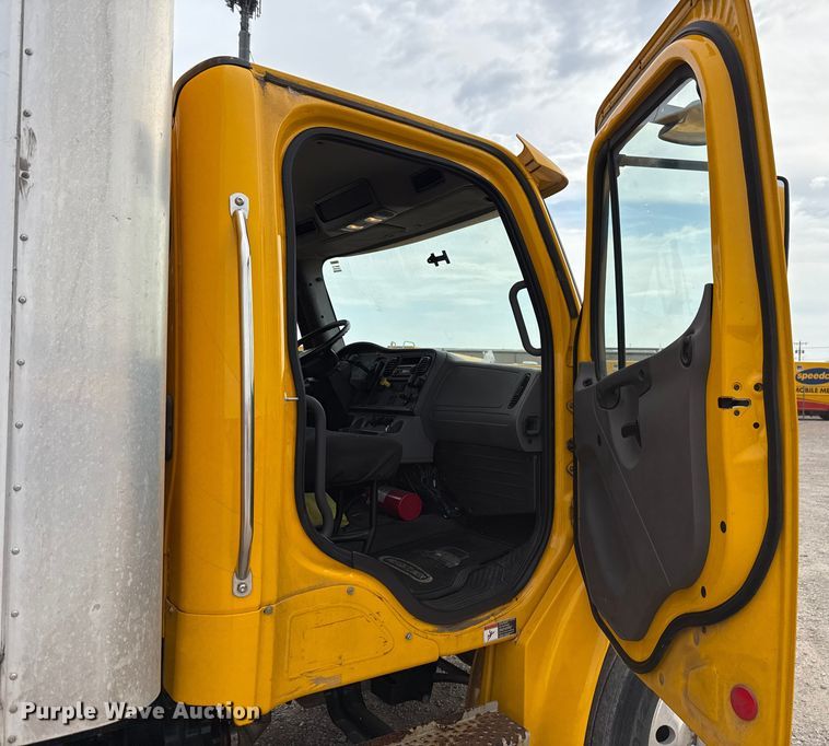 image for item EU5190 2017 Freightliner Business Class M2 box truck