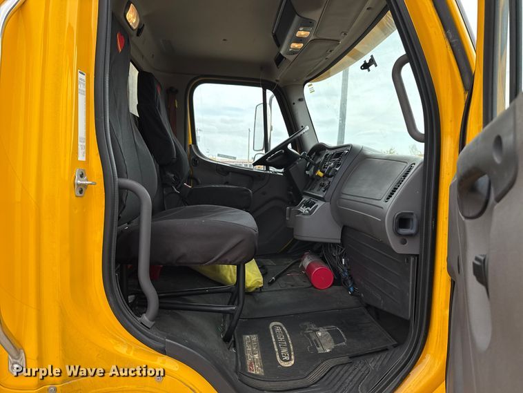 image for item EU5190 2017 Freightliner Business Class M2 box truck