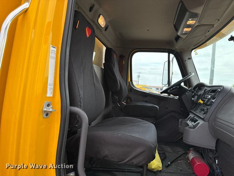 image for item EU5190 2017 Freightliner Business Class M2 box truck