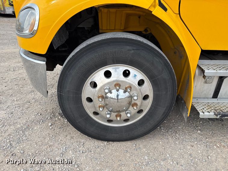 image for item EU5190 2017 Freightliner Business Class M2 box truck