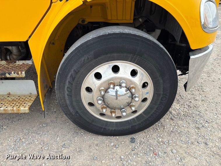 image for item EU5190 2017 Freightliner Business Class M2 box truck