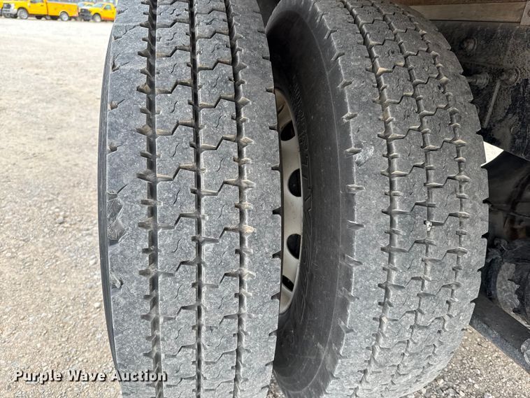 image for item EU5190 2017 Freightliner Business Class M2 box truck