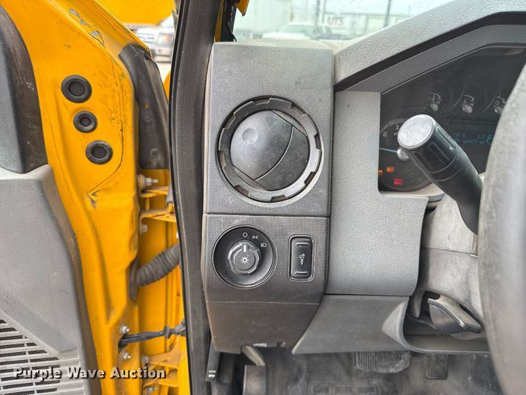 image for item EU5195 2015 Ford F350 Super Duty XL utility bed pickup truck