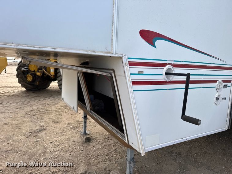 image for item EU6448 1998 Jayco 285 BHS camper