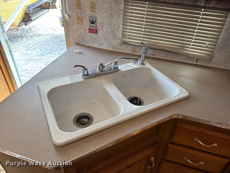 image for item EU6448 1998 Jayco 285 BHS camper