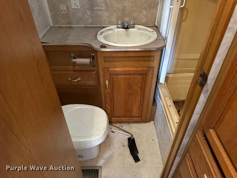 image for item EU6448 1998 Jayco 285 BHS camper