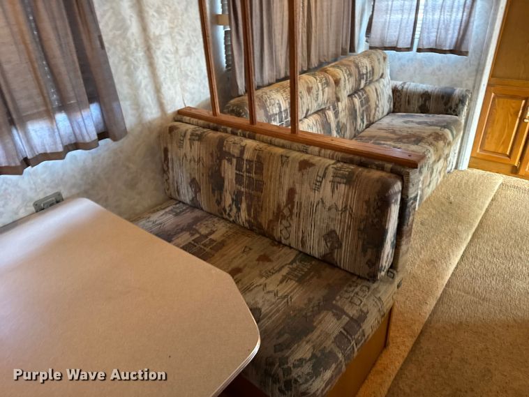 image for item EU6448 1998 Jayco 285 BHS camper