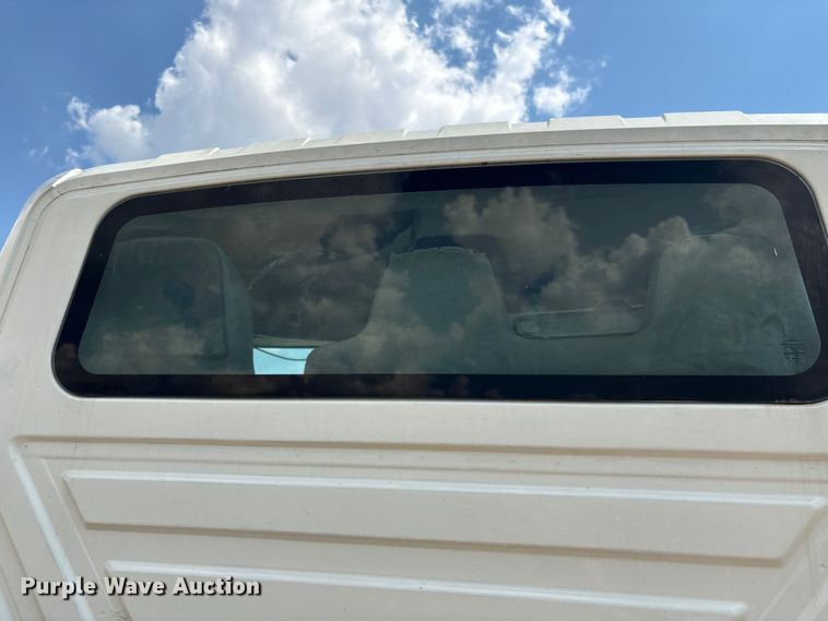 image for item EU7026 2002 International 4300 truck cab and chassis