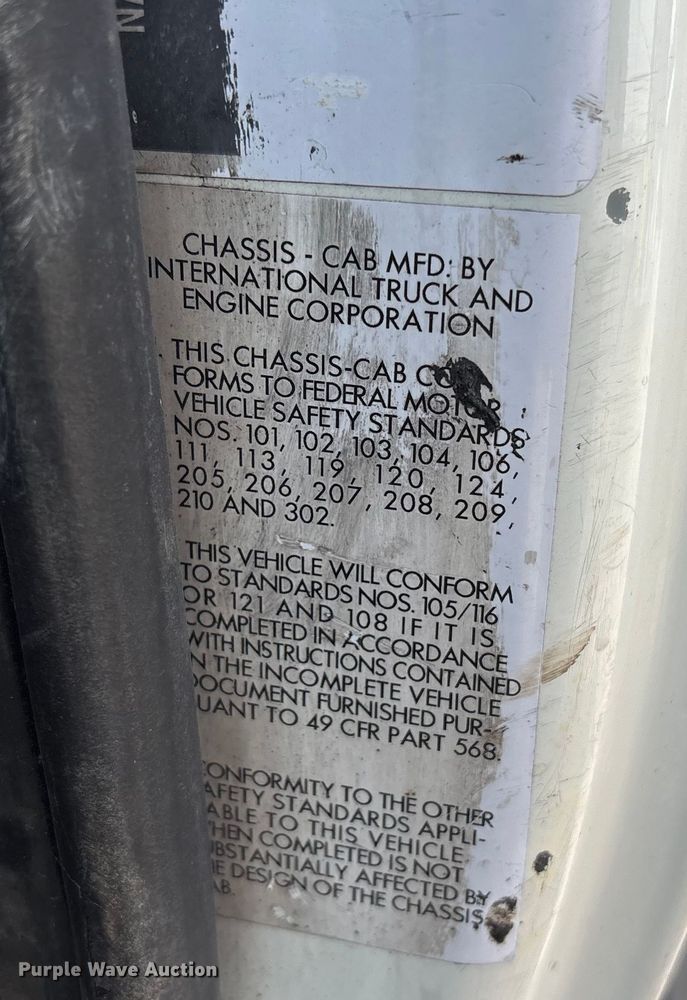 image for item EU7026 2002 International 4300 truck cab and chassis