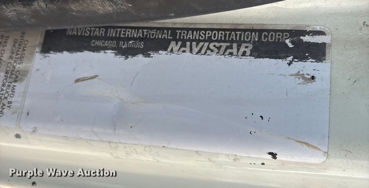 image for item EU7026 2002 International 4300 truck cab and chassis