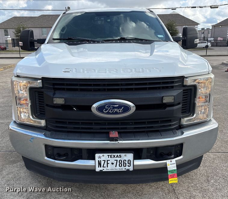 image for item EU7123 2019 Ford F250 Super Duty utility bed pickup truck