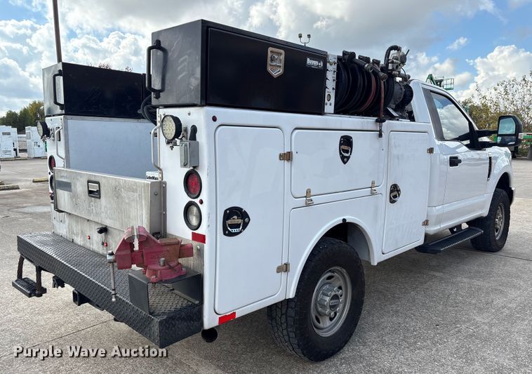 image for item EU7123 2019 Ford F250 Super Duty utility bed pickup truck