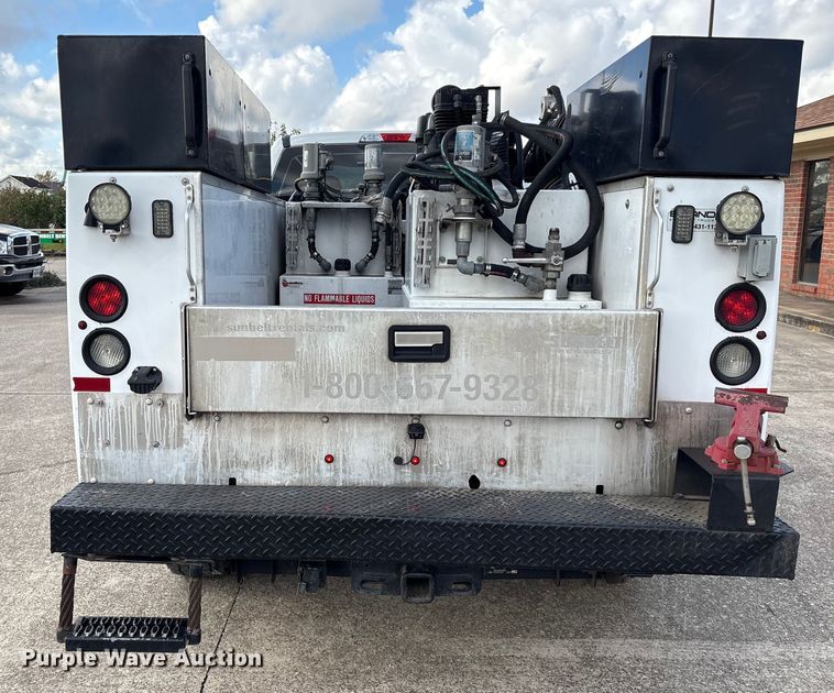 image for item EU7123 2019 Ford F250 Super Duty utility bed pickup truck