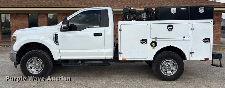 image for item EU7123 2019 Ford F250 Super Duty utility bed pickup truck