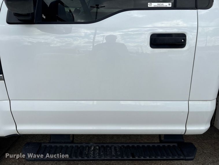 image for item EU7123 2019 Ford F250 Super Duty utility bed pickup truck