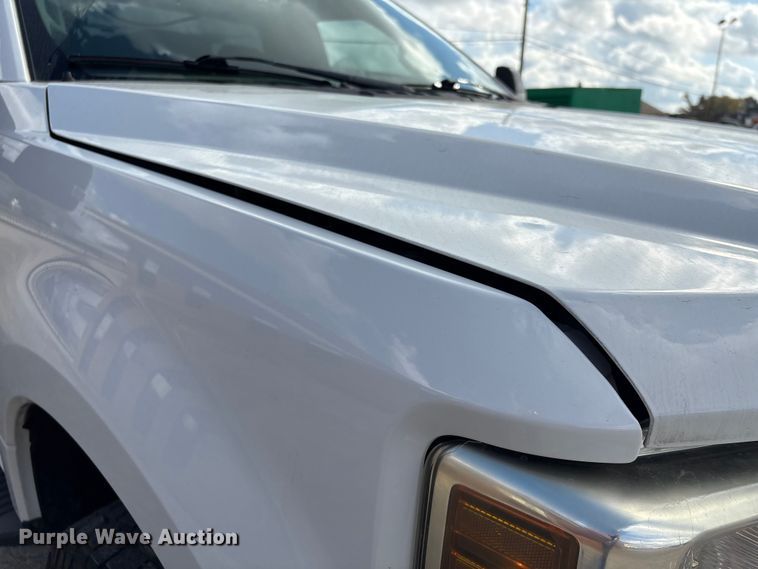 image for item EU7123 2019 Ford F250 Super Duty utility bed pickup truck