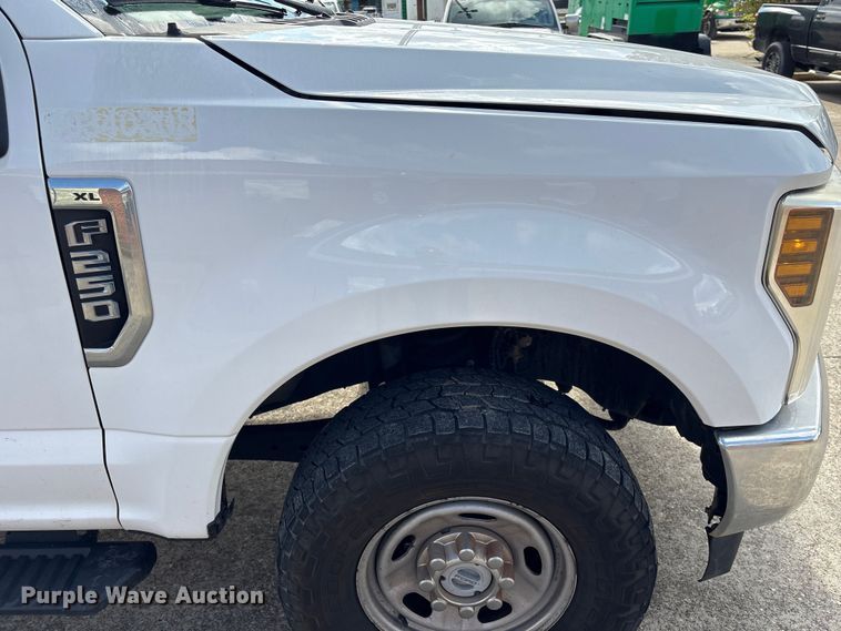 image for item EU7123 2019 Ford F250 Super Duty utility bed pickup truck