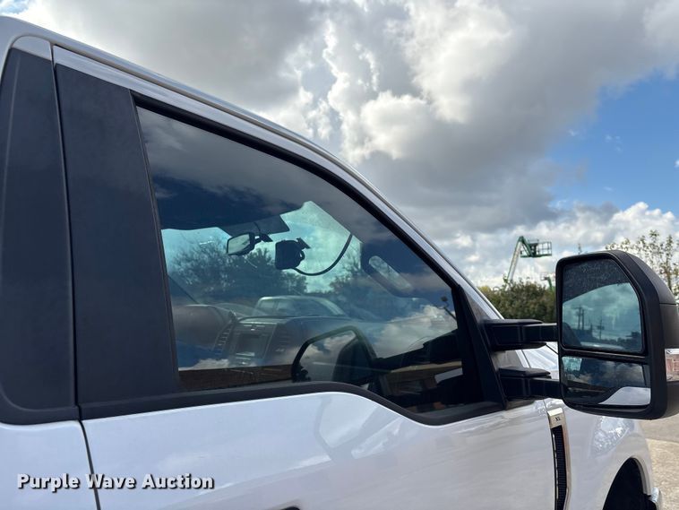 image for item EU7123 2019 Ford F250 Super Duty utility bed pickup truck