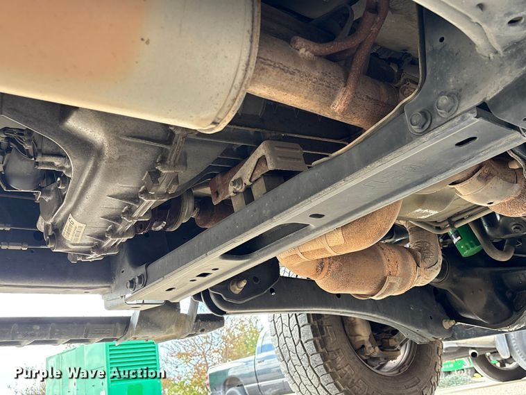 image for item EU7123 2019 Ford F250 Super Duty utility bed pickup truck